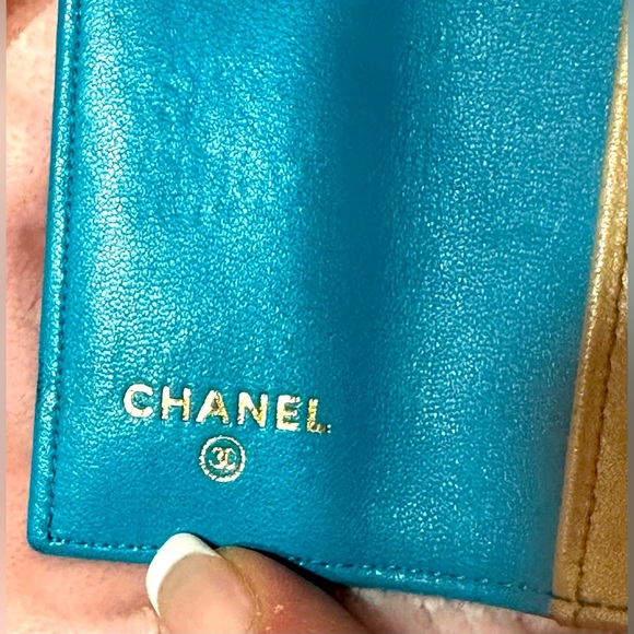 24 HR PRICE DROP!!  CHANEL CAMELLIA TURQUOISE LAMBSKIN QUILTED 6-KEY CASE - Picture 8 of 11